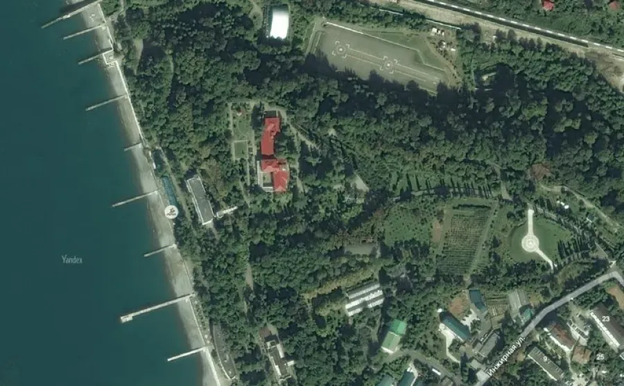 Плюсы места: до пляжа, магазинов и остановки